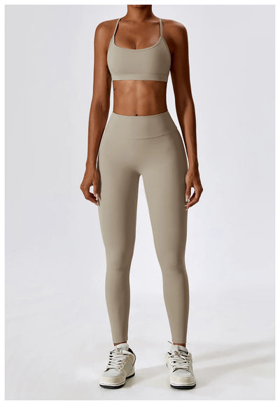 Sports Bra With Crossed Straps At The Back