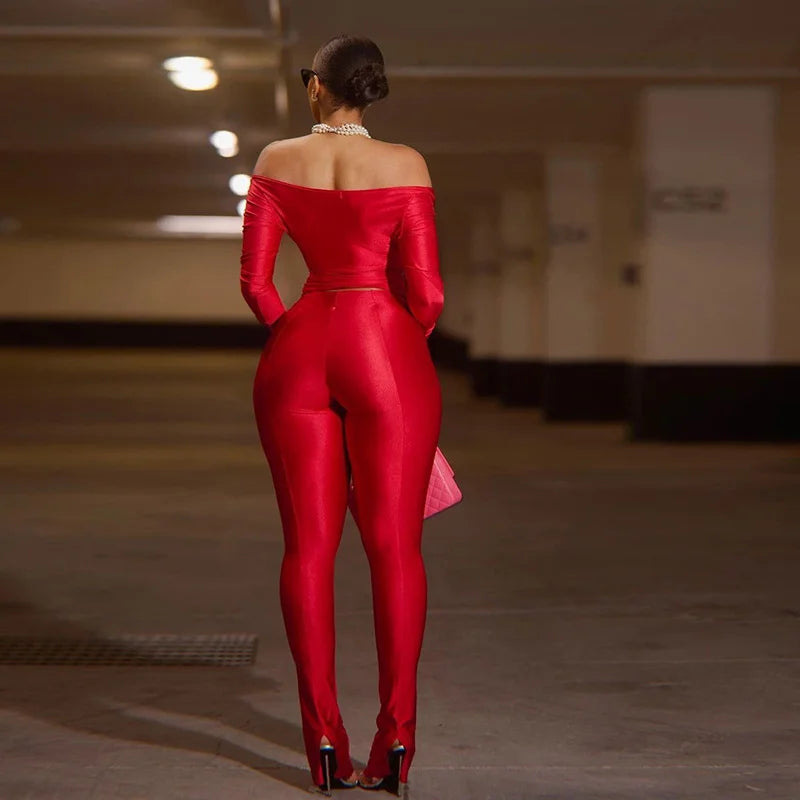 Tight-fitting V-neck Ensemble