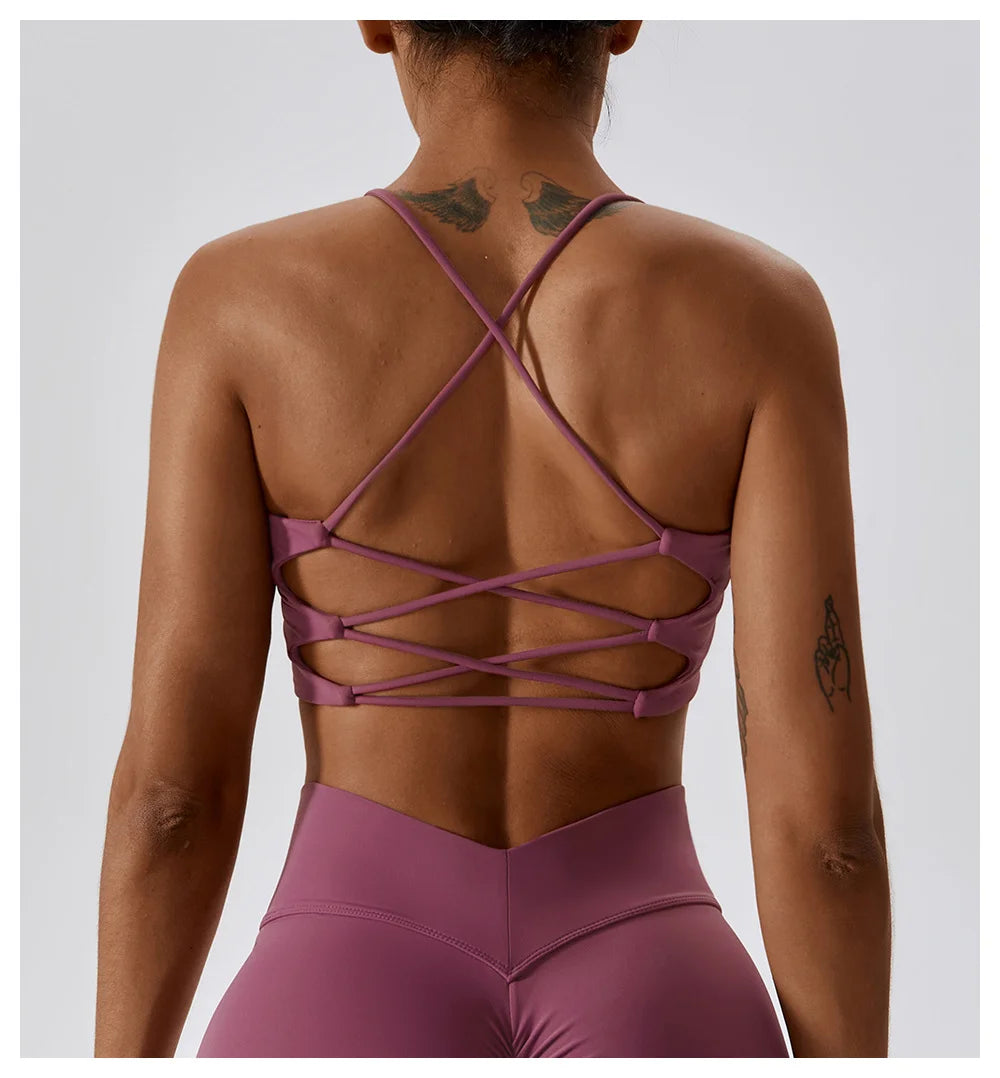 Sports Bra With Crossed Straps On The Back