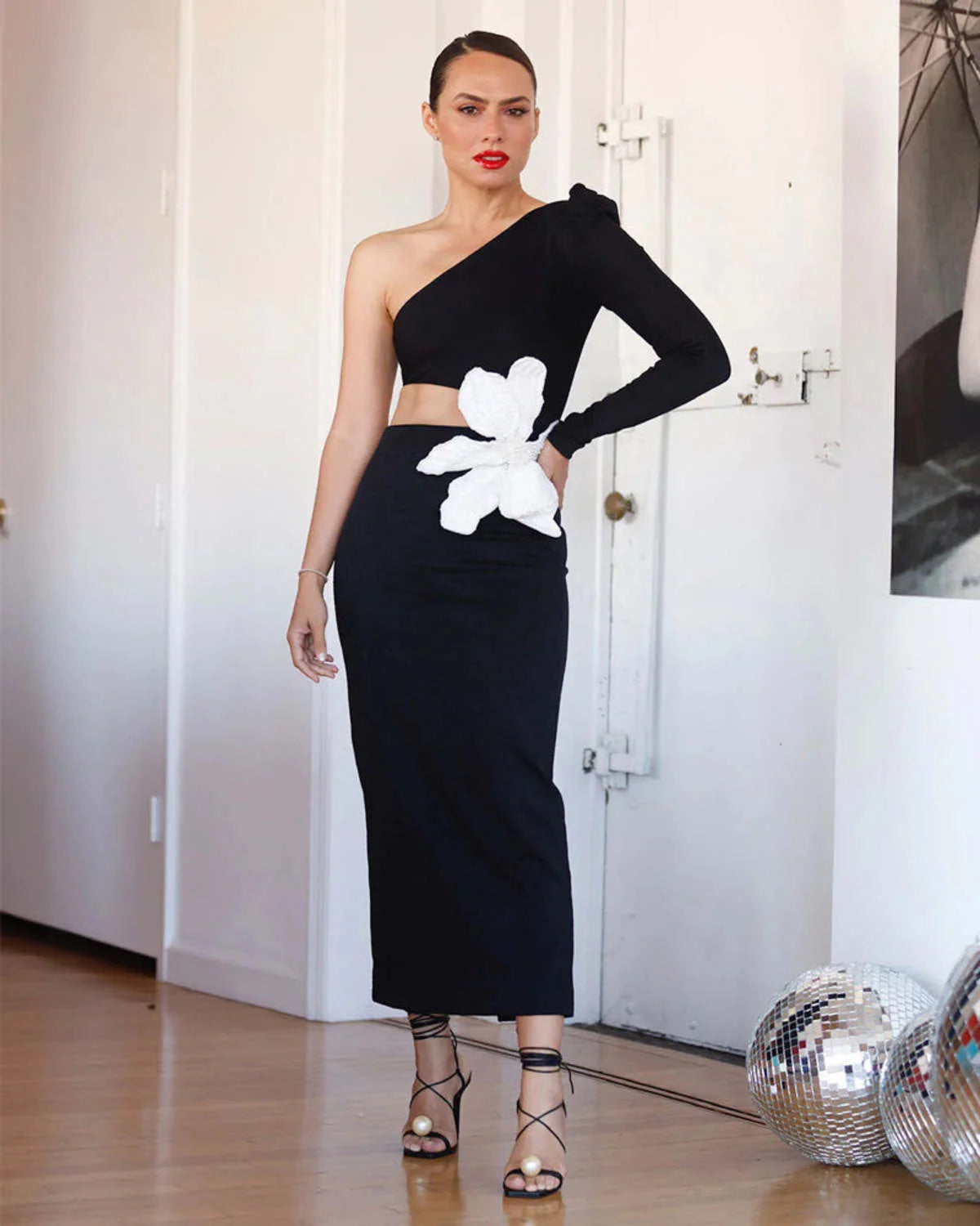 Dress With Long Skirt And Flower