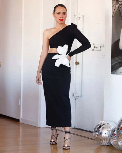 Dress With Long Skirt And Flower