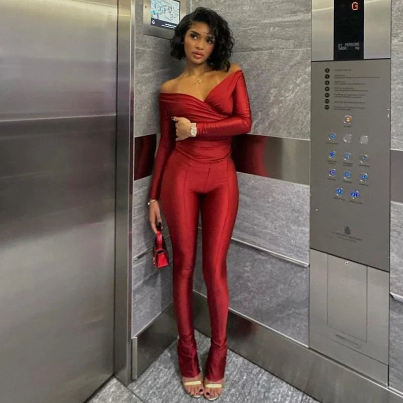 Tight-fitting V-neck Ensemble