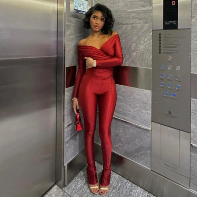 Tight-fitting V-neck Ensemble