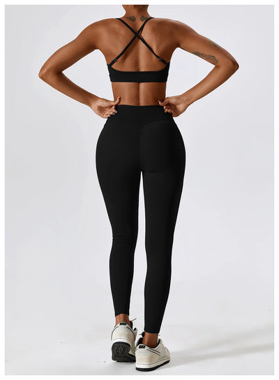 Sports Bra With Crossed Straps At The Back